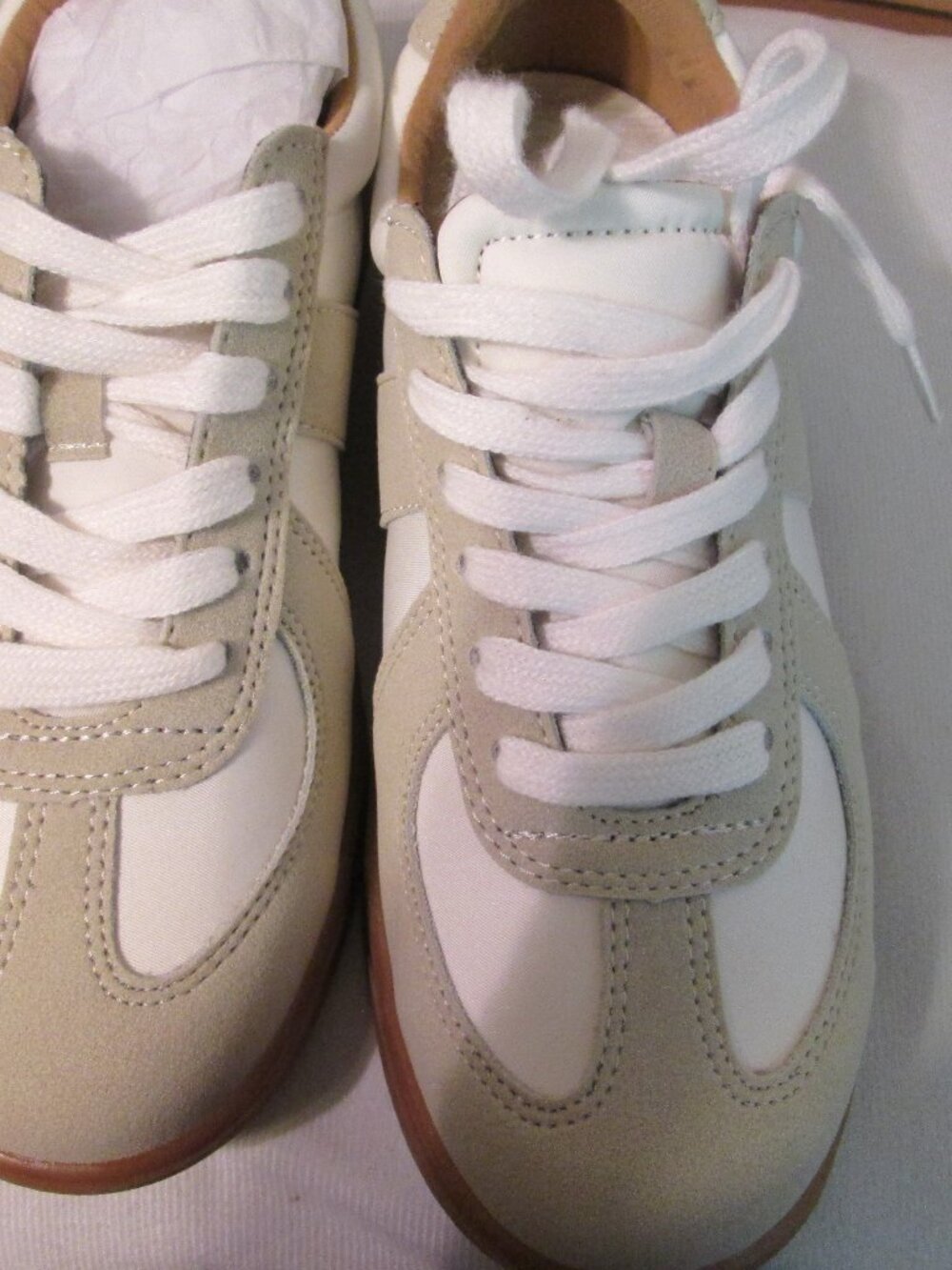 NWOB Milocaca White Sneakers Size 7.5